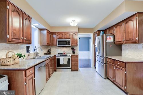 1551 Dunmore Dr, Lancaster PA  17602-1247 exterior