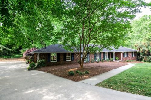 100 Finchley Ct, Atlanta GA  30328-2034 exterior