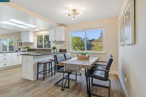 5209 Jomar Dr, Concord CA  94521-2341 exterior