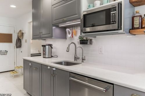 6 Brookline Ct, Princeton NJ  08540-1741 exterior