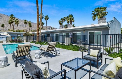 981 Parocela Pl, Palm Springs, CA 92264-0803