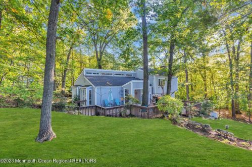 10 Lefferts Ct, Middletown NJ  07748-3031 exterior