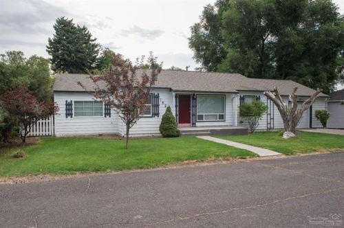 785 Holly St, Prineville, OR 97754-2833