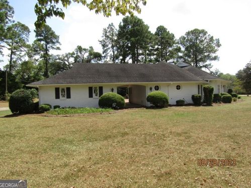 41 Macarthur Dr, Camilla, GA 31730-1403