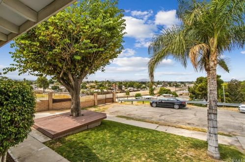 881 Mission Dr, San Bernardino, CA 92410-2742