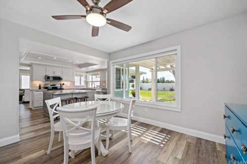 30095 Villa Alturas Dr, Temecula, CA 92592-2105