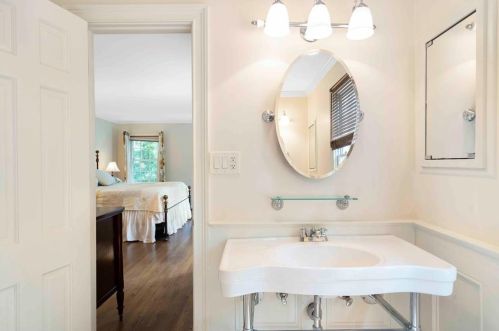 4247 Harrogate Dr, Atlanta GA  30327-3624 exterior