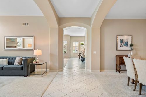 8000 Paseo Avellano, Carlsbad, CA 92009-6946