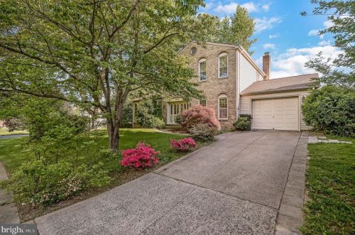 7912 Richfield Rd, Springfield, VA 22153-2323