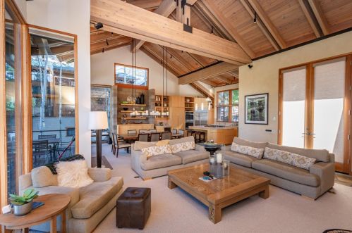 1721 Grouse Rdg, Truckee CA  96161-4033 exterior