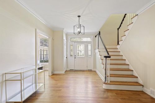 1386 Hanover West Dr, Atlanta GA  30327-1139 exterior