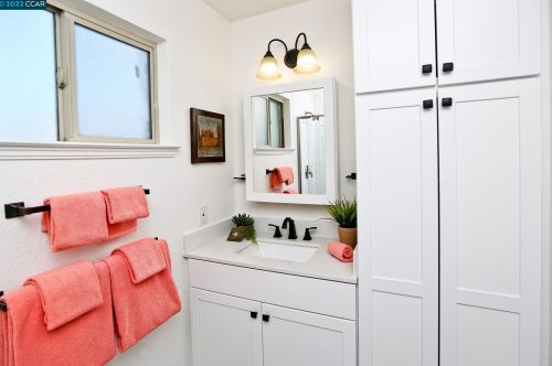 1294 New York Dr, Concord CA  94521-4617 exterior