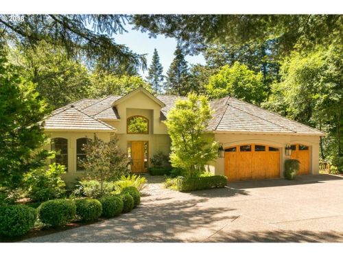 5216 Burton Dr, Portland, OR 97221-2518