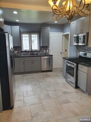 112 Forest Pl, Rochelle Park, NJ 07662-3720