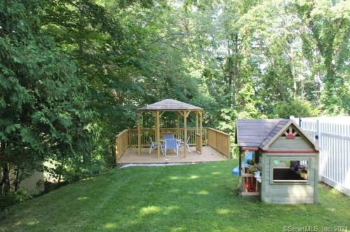 57 Bayberry Rd, Glastonbury, CT 06033-1714