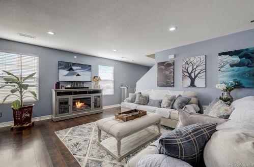 922 Willow Dr, Denver CO  80603-7761 exterior