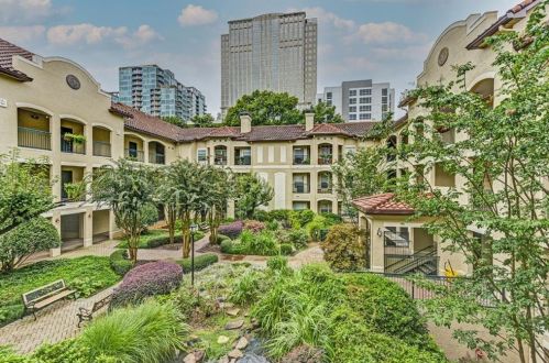 955 Juniper St, Atlanta GA  30309-5123 exterior