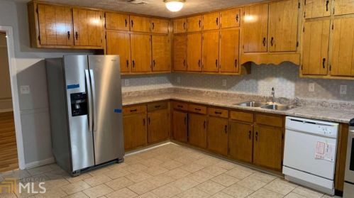 2120 Fairway Ct, Conyers GA  30013-2138 exterior