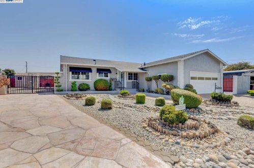 27622 Miami Ave, Hayward, CA 94545-4718