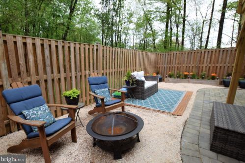 6100 Heron Pond Ct, Springfield VA  22015-3738 exterior