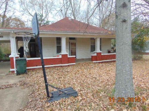 5720 Main St, Trezevant, TN 38258-2516