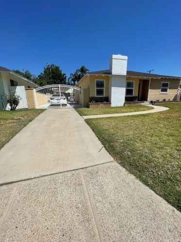 200 Rosewood St, Rialto, CA 92376-5131