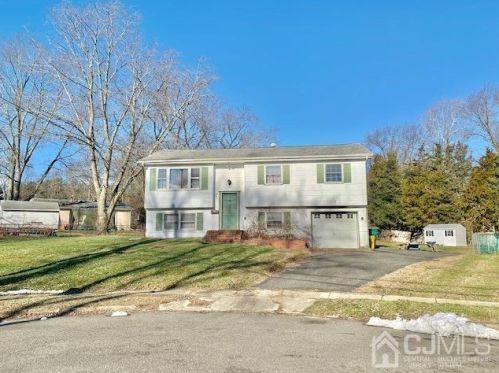 5 Fir Ct, Jackson Twp, NJ 08527-1310