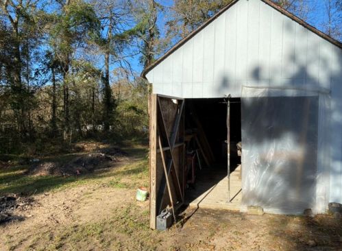 17258 Old Highway 105, Conroe TX  77306-6106 exterior