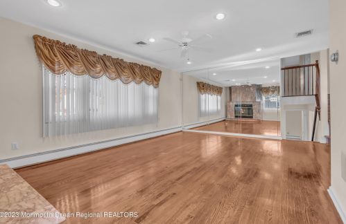 4 Judith Ct, Tinton Falls NJ  07712-4136 exterior