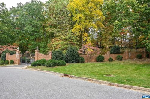499 Victoria Dr, Staunton, VA 24401-2100