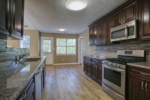 4072 Peachtree Farms Rd, Rex GA  30273-1380 exterior