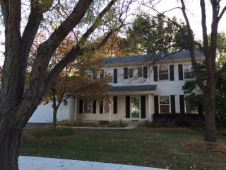 924 Lindrick Ct, Naperville, IL 60563-2237