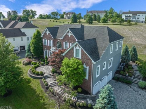 74 Albert Dr, Clinton, NJ 08809-1279