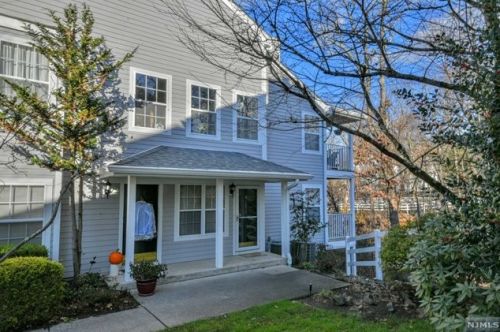 1051 Cambridge Ct, Mahwah, NJ 07430-3249