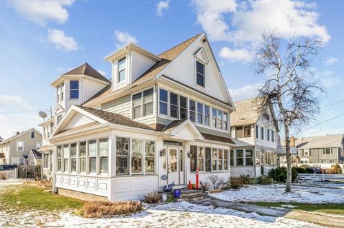 187 3rd Ave, Milford, CT 06460-5243