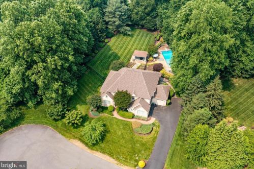 1006 Shallow Creek Pl, Great Falls, VA 22066-1554