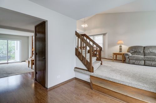 1883 Stowe Cir, Elk Grove Vlg, IL 60007-2783