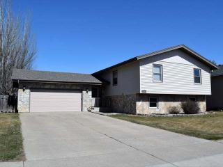 1022 Saint Benedict Dr, Bismarck, ND 58501-1341