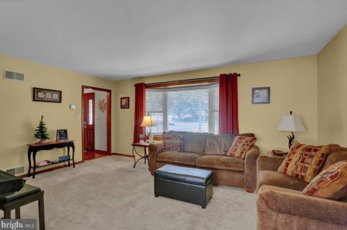 202 Suncrest Rd, Lancaster PA  17601-4835 exterior