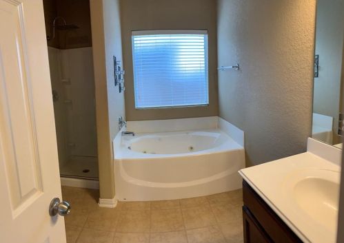 160 Otono Loop, Uhland, TX 78640-8009