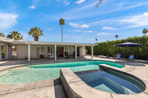 725 Mountain View Dr, Palm Springs, CA 92264-1108