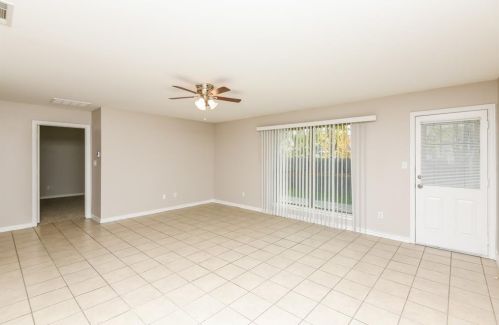 7504 Circle Dr, Fort Worth TX  76180-6354 exterior