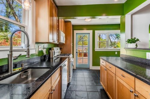 2496 Jefferson Ter, Atlanta GA  30344-2743 exterior