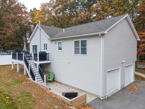 37 Lakeview Ave, Lincoln, RI 02865-3917