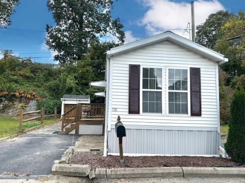 30 Hemlock Dr, Huntington, CT 06484-4760