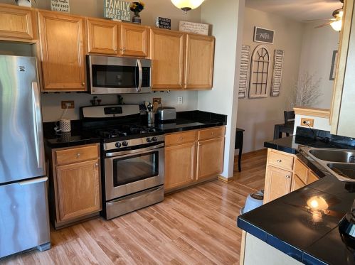 3090 Woodside Dr, Joliet, IL 60431-8829