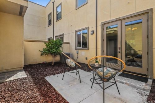 806 Santa Ana Blvd, Santa Ana CA 92701-3962 exterior