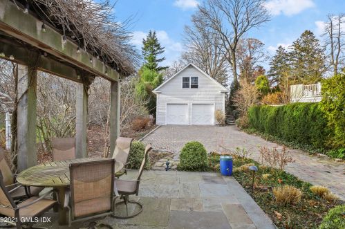 31 Byram Shore Rd, Greenwich CT  06830-6906 exterior