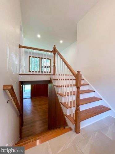 6205 Lavell Ct, Springfield VA  22152-1319 exterior