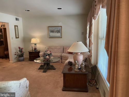 112 Bentley Ln, Lancaster PA  17603-6223 exterior